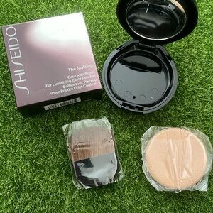🆕 Shiseido Makeup Case with Brush